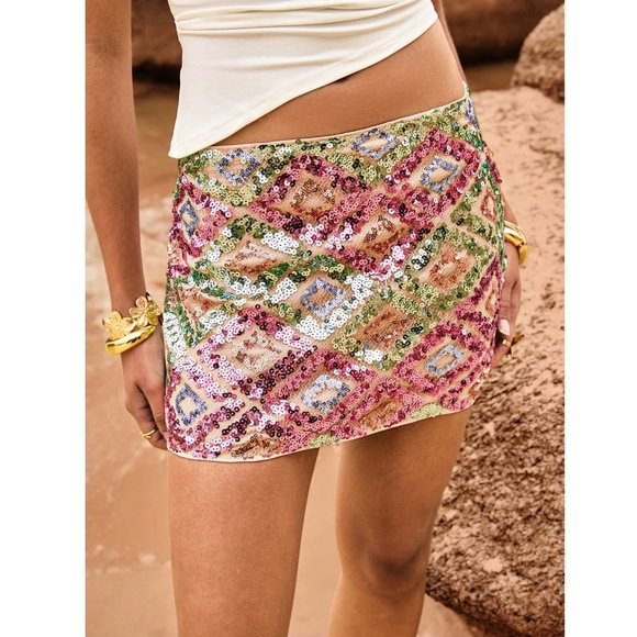 All Over Sequined Diamond Shape Mini Party Skirt - Picture 4 of 14